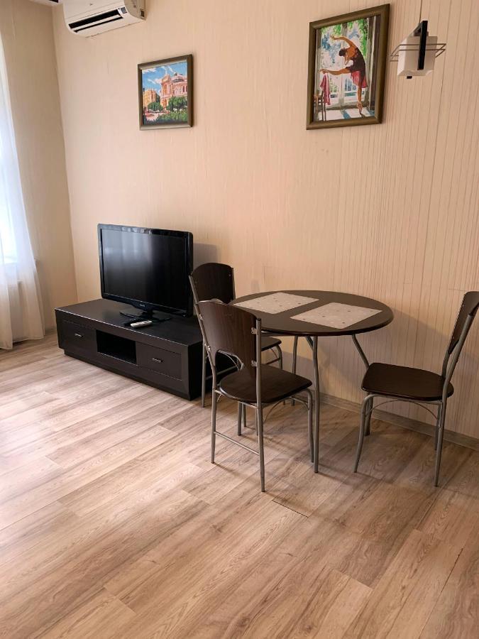 Excellent Apartment In The Center Of Odessa Εξωτερικό φωτογραφία